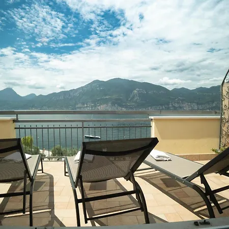 Penthouse Casa Alkea Masse View Apartment Brenzone sul Garda